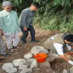 Membangun masjid dari sampah plastik