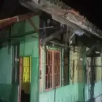 ruang tamu rumah Eman hangus terbakar