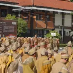 Bupati Garut Abdusy Syakur ketika memimpin apel gabungan di lapang Setda Garut
