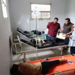 Yudha Puja Turnawan menjenguk siswa keracunan makanan di Kadungora
