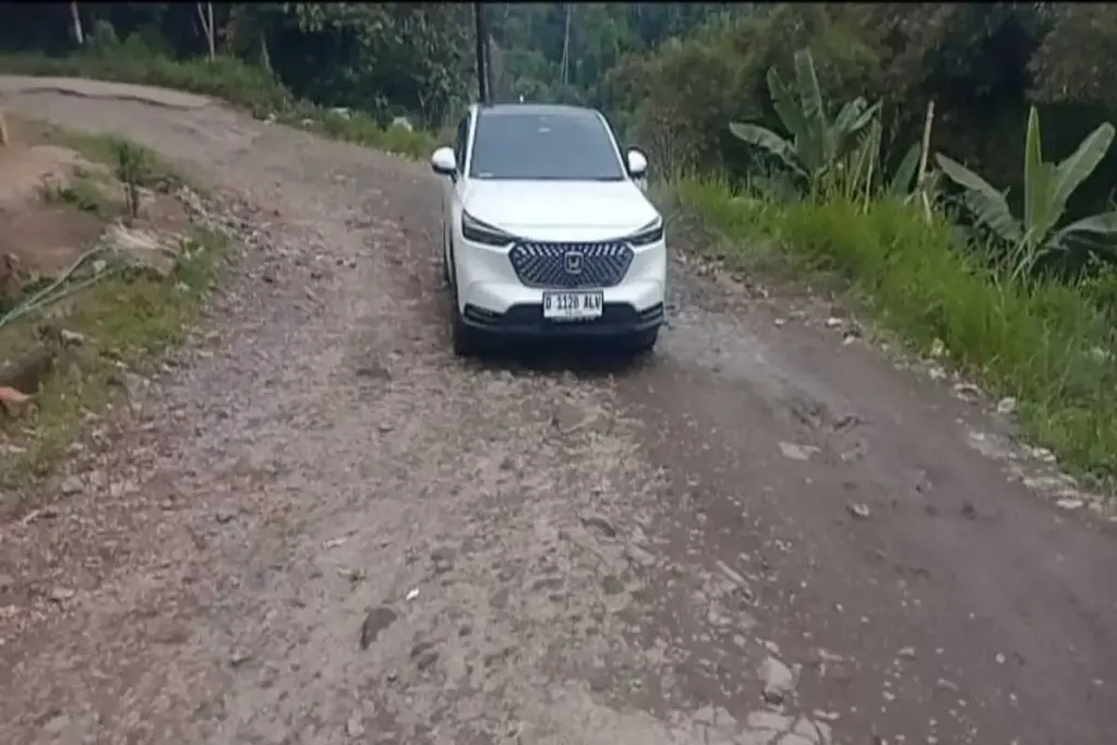 Jalan Banjarwangi Kabupaten Garut