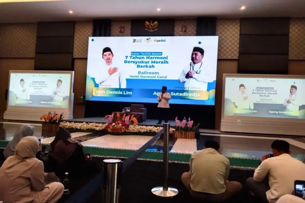 Hotel Harmoni Garut merayakan ulang tahun ke-7, mengundang ustadz Koh Dennis Lim sebagai pengisi kajian tauhi