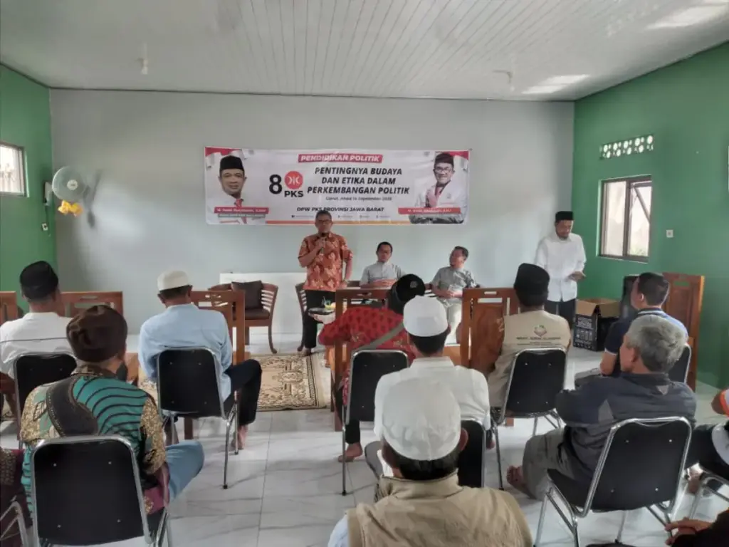 Anggota DPRD Jabar Fraksi PKS Ahab Sihabudin memberikan pendidikan politik kepada masyarakat di Kabupaten Garu