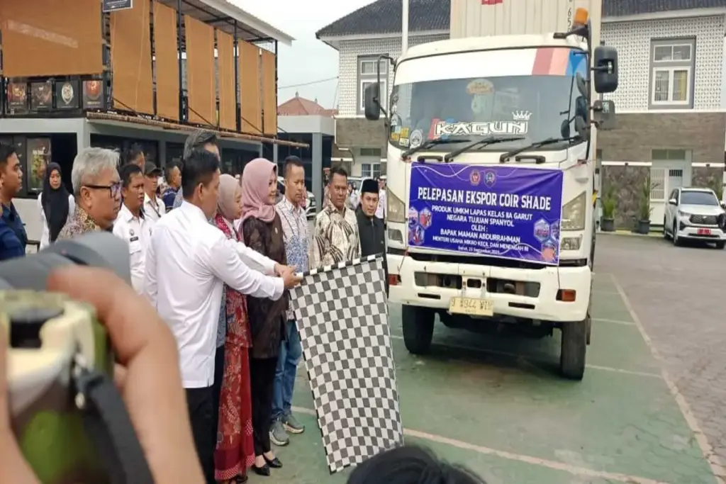 Menteri UMKM Maman Abdurrahman bersama Kalapas Garut, dihadiri pula Wabup Garut, melaksanakan pelepasan ekspor