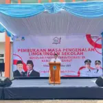 Bupati Garut memberikan sambutan dalam acara peresmian sekolah rakyat