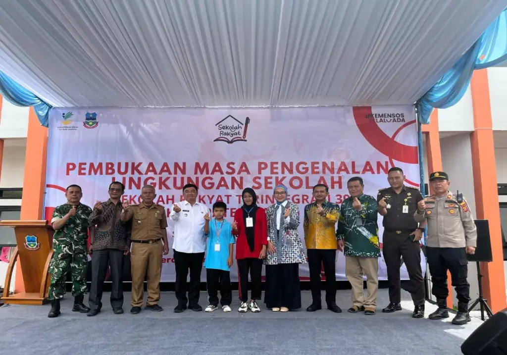 Pembukaan masa pengenalan lingkungan sekolah (MPLS) Sekolah Rakyat