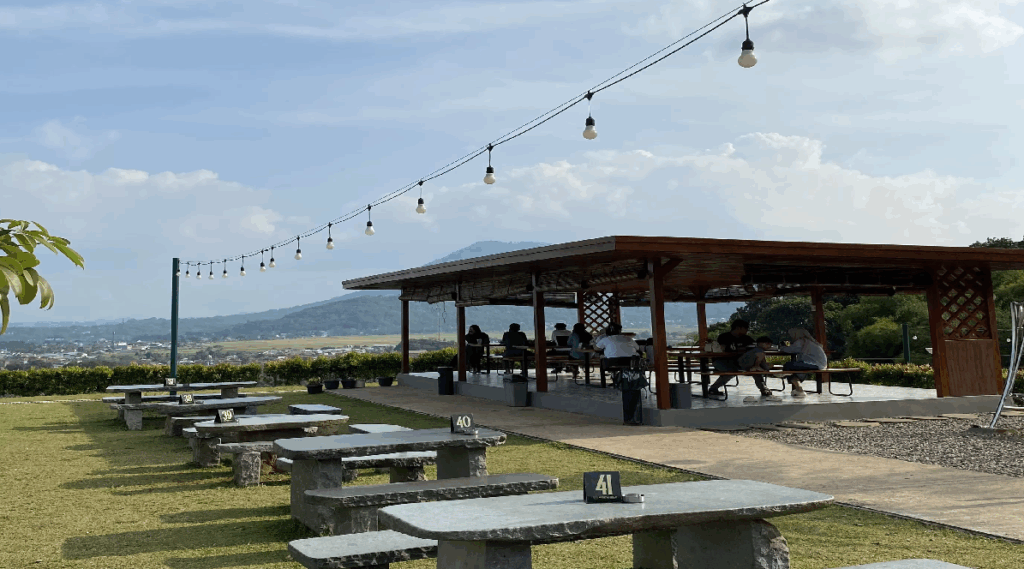 cafe di garut dengan view bagus