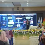 Prof. Deni Darmawan menerangkan tentang robot pintar yang di masa akan datang berpotensi mengisi ruang-ruang p
