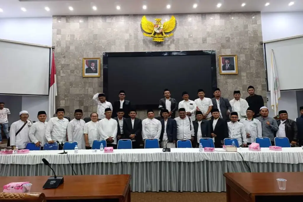 Bupati dan DPRD Garut menerima audiensi dari FPP (Forum Pondok Pesantren) Kab. Garut. (Foto: Feri/Radar Garut)