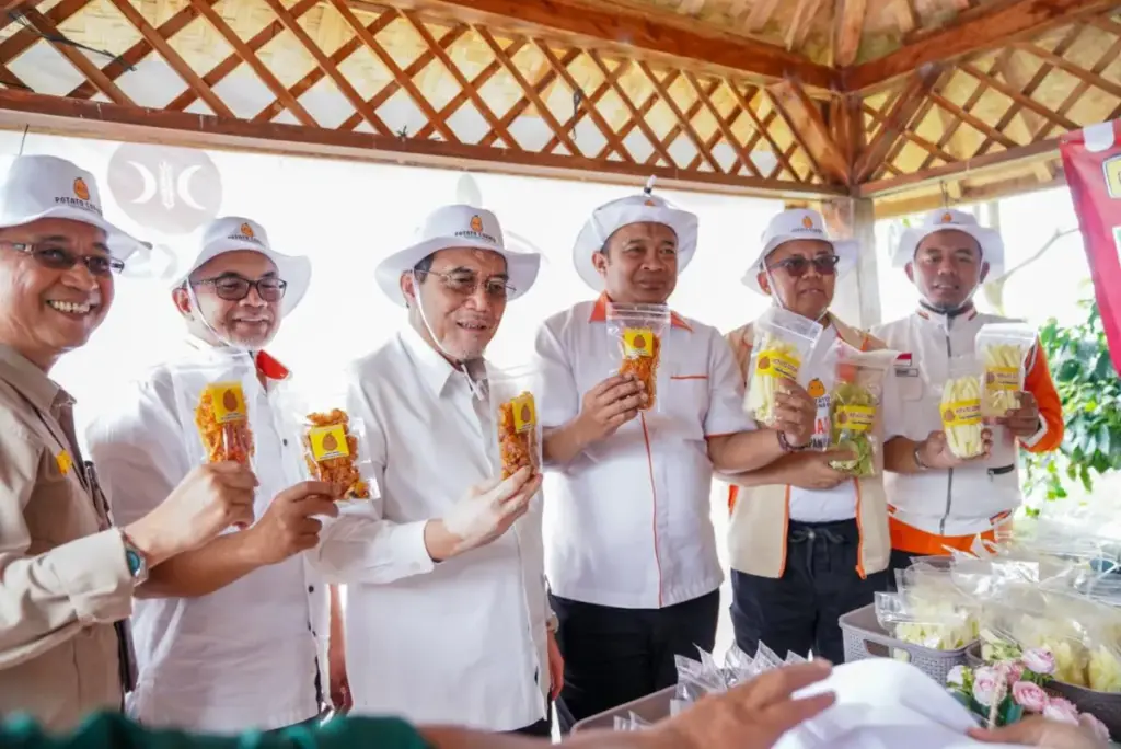 Sejumlah petinggi DPP PKS bersama Anggota DPRD Jawa Barat Ahab Sihabudin pada kegiatan Launching Produk Hiliri