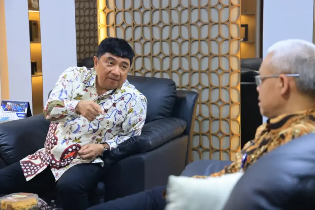Bupati Garut Abdusy Syakur Amin saat berkunjung ke Kemenaker RI di Jakarta. (Foto: Humas Diskominfo Garut)