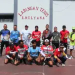 Petugas Lapas Garut dan warga binaan main Tenis bersama