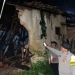 Rumah roboh akibat hujan deras di Pasirwangi Garut. (Dok Polres Garut)