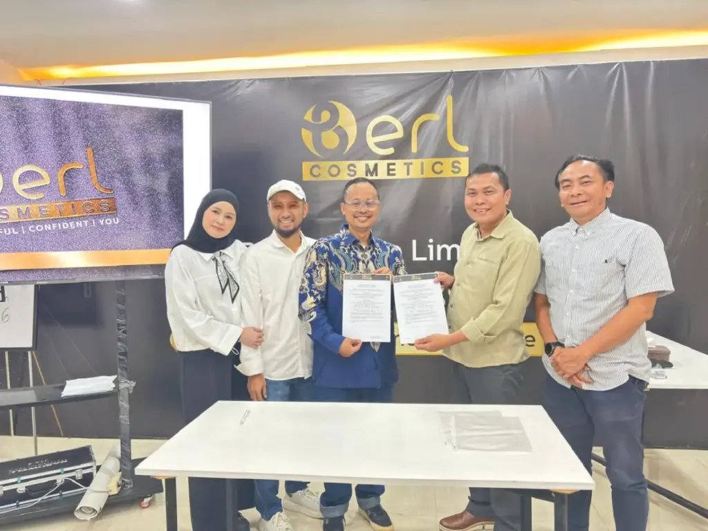 Disway Group dan B Erl Cosmetics Jalin Kolaborasi Strategis untuk Perluas Manfaat Sosial Disway Group dan B Erl Cosmetics Jalin Kolaborasi Strategis untuk Perluas Manfaat Sosial