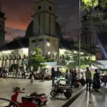 Suasana malam minggu di Alun-alun Garut. (Foto: Rizki Peratami/Radar Garut)