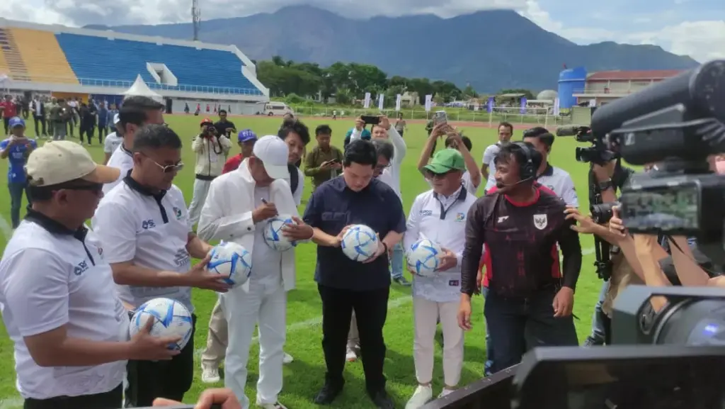 Garut Dorong Pertumbuhan Ekonomi Lewat Olahraga, Dimulai dari Liga 4 Piala Gubernur Jabar Pembukaan Liga 4 Piala Gubernur di SOR RAA Adiwijaya. (Ale/Radar Garut)
