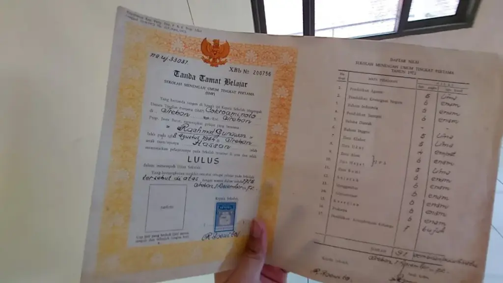 Ijazah tertahan imbas dari tunggakan di sekolah swasta. (Sumber foto: Radar Cirebon))