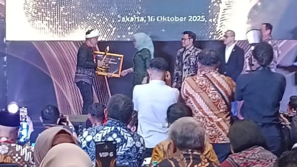 Penyerahan Mandaya Award Tahun 2025 yang diberikan langsung oleh Menteri Koordinator Pemberdayaan Masyarakat