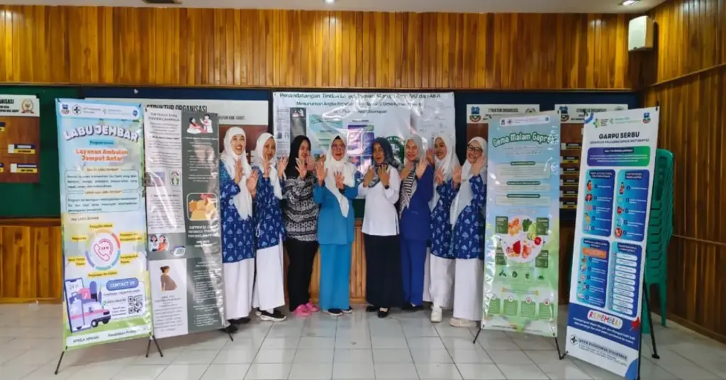 Mahasiswa Poltekkes Kemenkes Tasikmalaya Luncurkan Program Turunkan Risiko Preeklampsi di Cisurupan Garut Para mahasiswa Program Studi Pendidikan Profesi Bidan Poltekkes Kemenkes Tasikmalaya bersama dosen pembimbing
