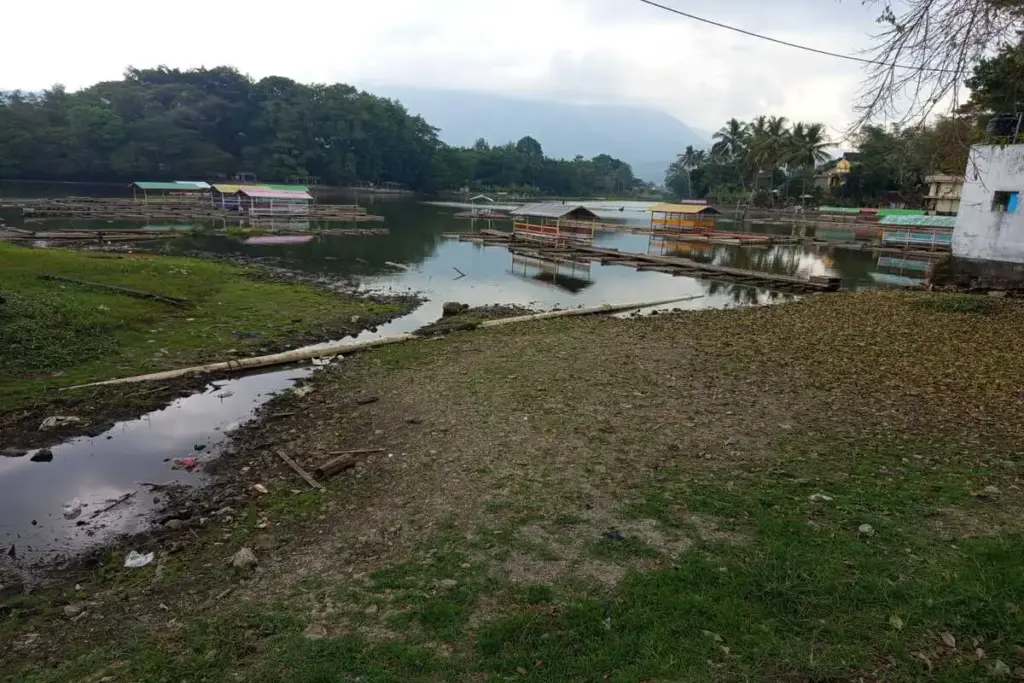 Situ Cangkuang tampak surut