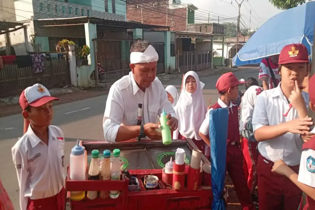 pedagang Garut, Sasa Saefurrohman menirukan penampilan KDM