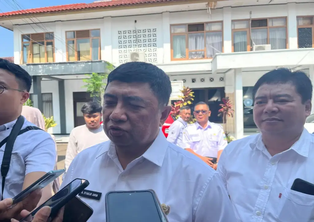 Bupati Garut Abdusy Syakur Amin