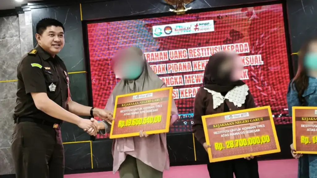 Kejari Garut dan LPSK Serahkan Restitusi ke Korban Dokter Iril Sebesar Rp106 Juta Penyerahan Restitusi ke Korban TPKS Dokter Iril