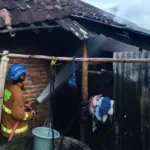 Dapur Sebuah Rumah di Sasakbeusi Cibatu Hangus Dilalap si Jago Merah