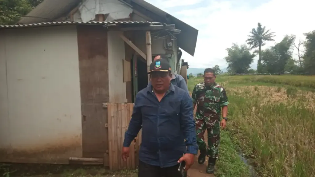 Isu Kesurupan Warnai Kasus Kematian, Kades Cintarakyat Gandeng TNI-Polri Tenangkan Warga Isu Kesurupan di Cintarakyat, Kecamatan Samarang, Kabupaten Garut. (Feri/Radar Garut)