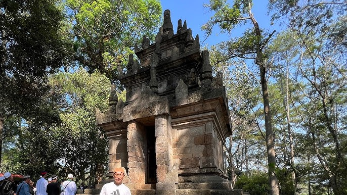 Jelajahi Wisata Candi Cangkuang Garut, Situs Bersejarah di Tengah Danau yang Bikin Takjub! wisata candi cangkuang garut