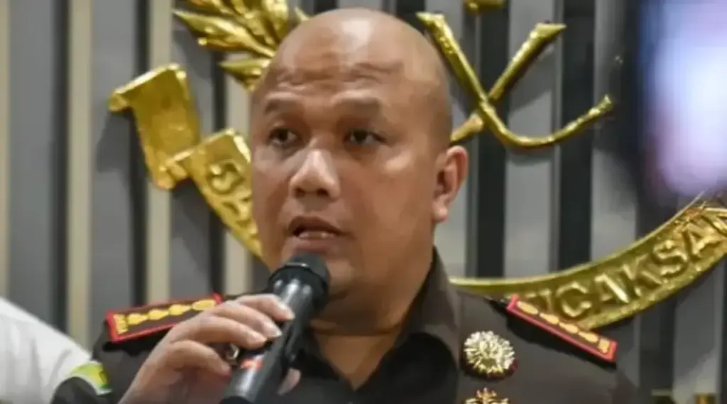 Dipantau Sejak 3 Bulan Lalu, Kejaksaan Sebut Pemeriksaan Wakil Walikota Bandung Bukan OTT Irfan Wibowo Kepala Kejaksaan Negeri Kota Bandung (tengah) pada konferensi pers terkait dugaan Tipikor di Pemk