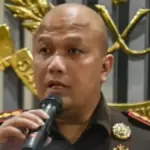 Irfan Wibowo Kepala Kejaksaan Negeri Kota Bandung (tengah) pada konferensi pers terkait dugaan Tipikor di Pemk