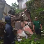 Longsor Timbun Tiga Rumah di Mekarwangi Cihurip Garut