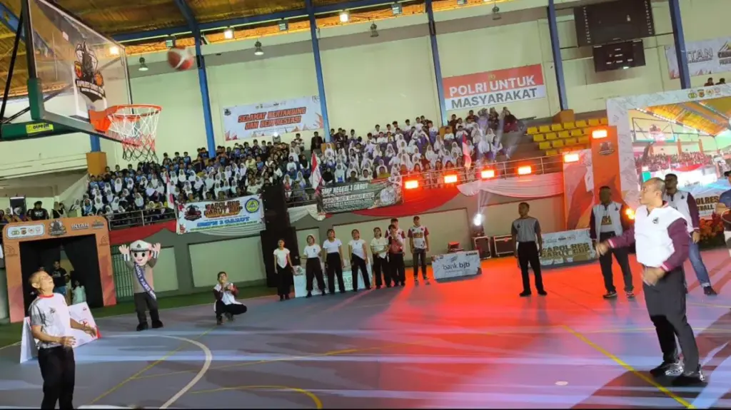 Polres Garut Gelar Kapolres Cup Basketball 2025, Dorong Semangat Sportivitas dan Prestasi Pelajar Kapolres Cup Basketball 2025 yang digelar di SOR RAA Adiwijaya, Garut.