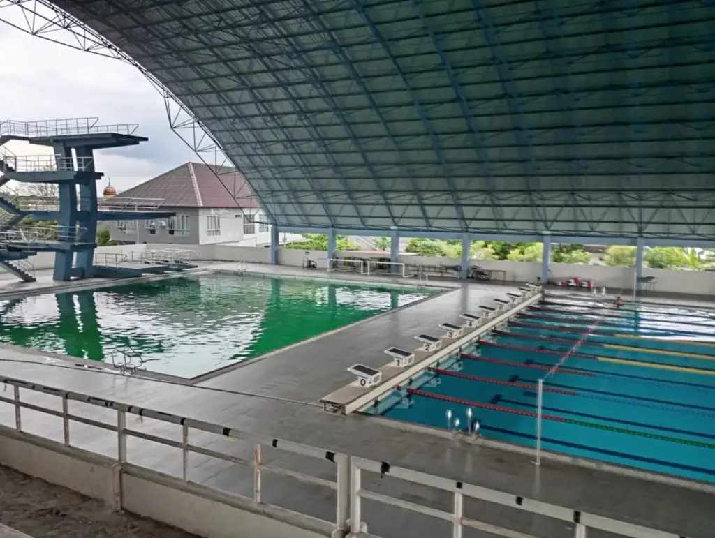 Kolam renang akuatik bertaraf internasional di komplek SOR RAA Adiwjaya Garut masih banyak kendala yang harus