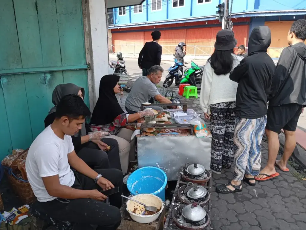 Kuliner surabi pasundan Garut menjadi salah satu jajanan favorit warga. (Ale/Radar Garut)