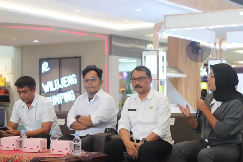 Gerakan Garut Ramah Anak, Aktivis Semak Soroti Anak Jalanan Nenden Rosita dari Sekretariat Masyarakat Anak (SEMAK), (Kanan)