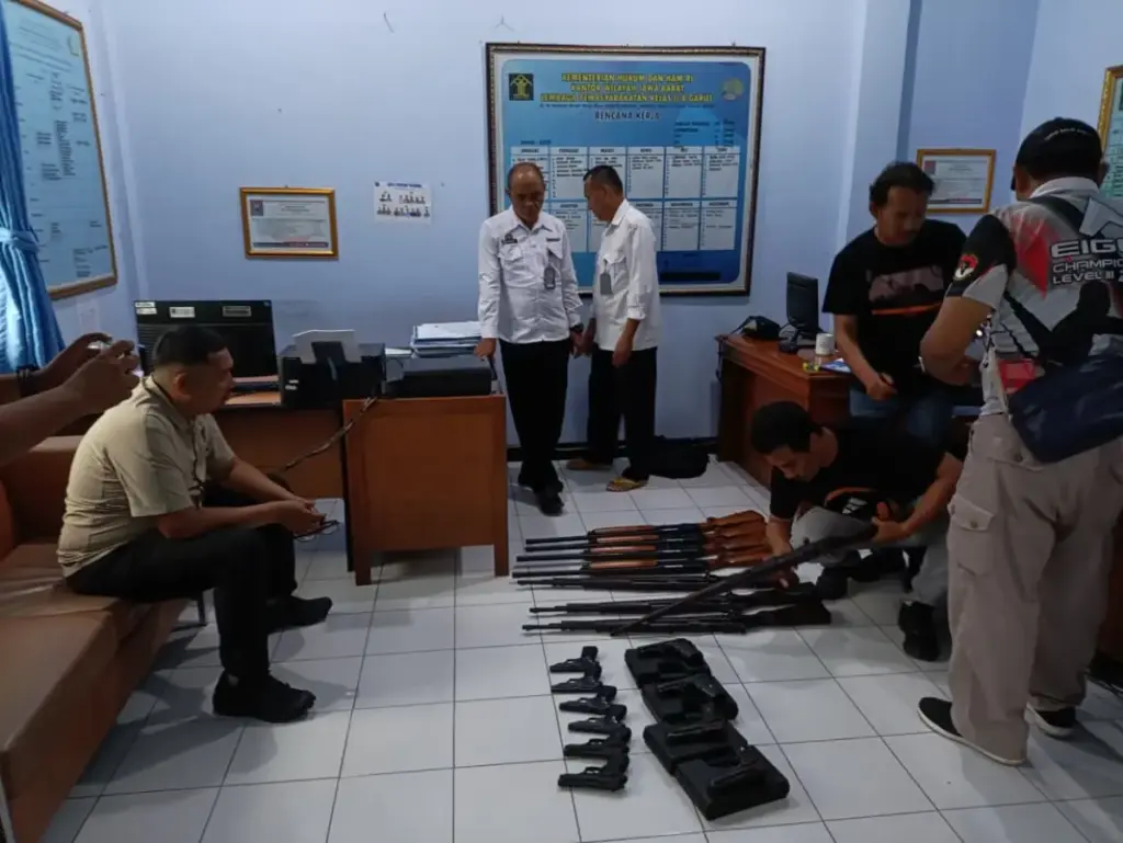 Lapas Kelas IIA Garut Lakukan Pemeriksaan dan Pemeliharaan Senjata Api istimewa