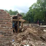 Rumah janda tua di Cilanjung Desa Cipareuan, Cibiuk, runtuh. Saat ini dibangun permanen atas bantuan pengusaha