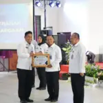 Kalapas Garut secara langsung menerima penghargaan atas prestasi Lapas Garut yang membanggakan