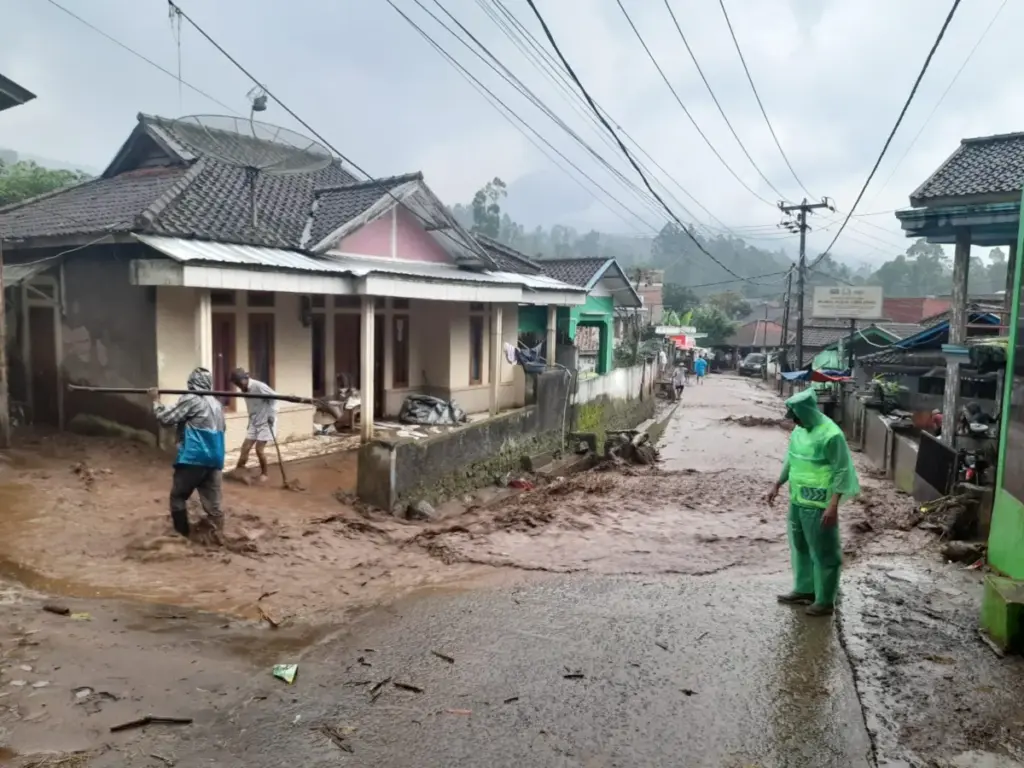 Situasi banjir di Cisurupan Garut. (Istimewa)