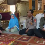 Kapolsek Banjarwangi dan Forkopimcam Kunjungi Warga Sakit, Salurkan Bantuan Pengobatan