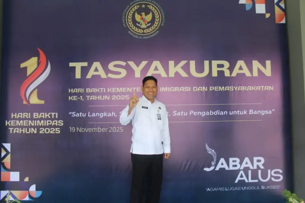 Kalapas Garut Rusdedy saat menghadiri acara Tasyakuran Hari Bhakti Kemenimpas di Aula LPKA Bandung.