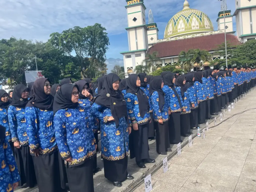 Ribuan PPPK Paruh Waktu dilantik di Garut. (Rizka/Radar Garut)