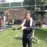 Hotel Harmoni yang berkolaborasi dengan komunitas reptil dari Kadungora, Garut, memberikan edukasi kepada tamu