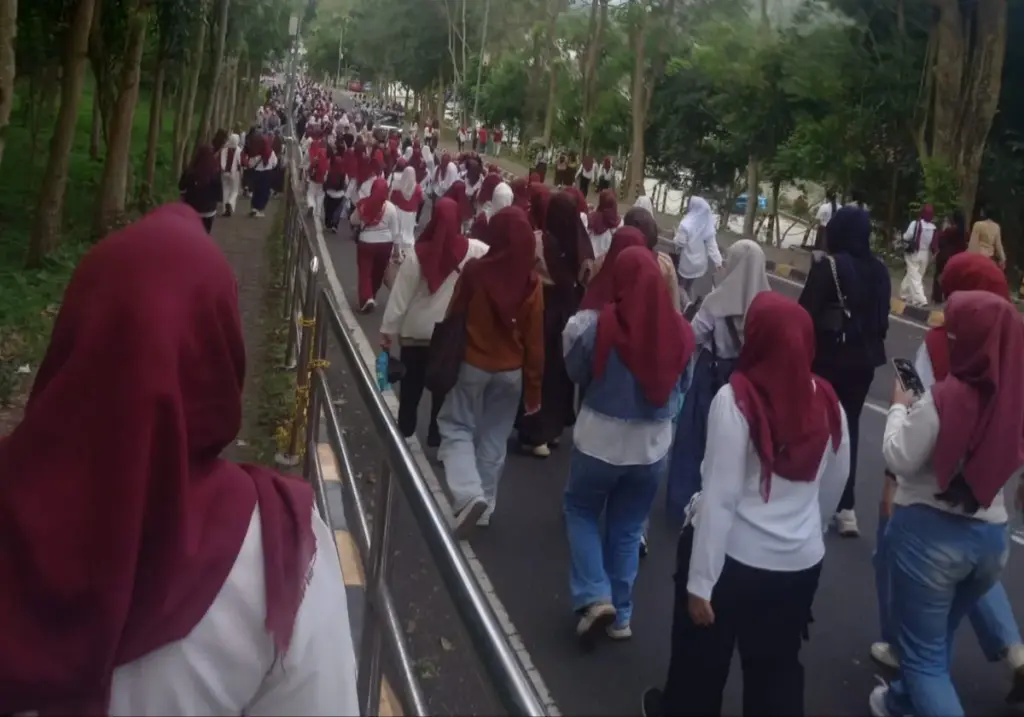 Perbandingan Gender dan Upah Jadi Sorotan, DPRD Garut Akan Buat Perda Ketenagakerjaan Buruh pabrik di Garut yang didominasi perempuan. (Rizka/Radar Garut)