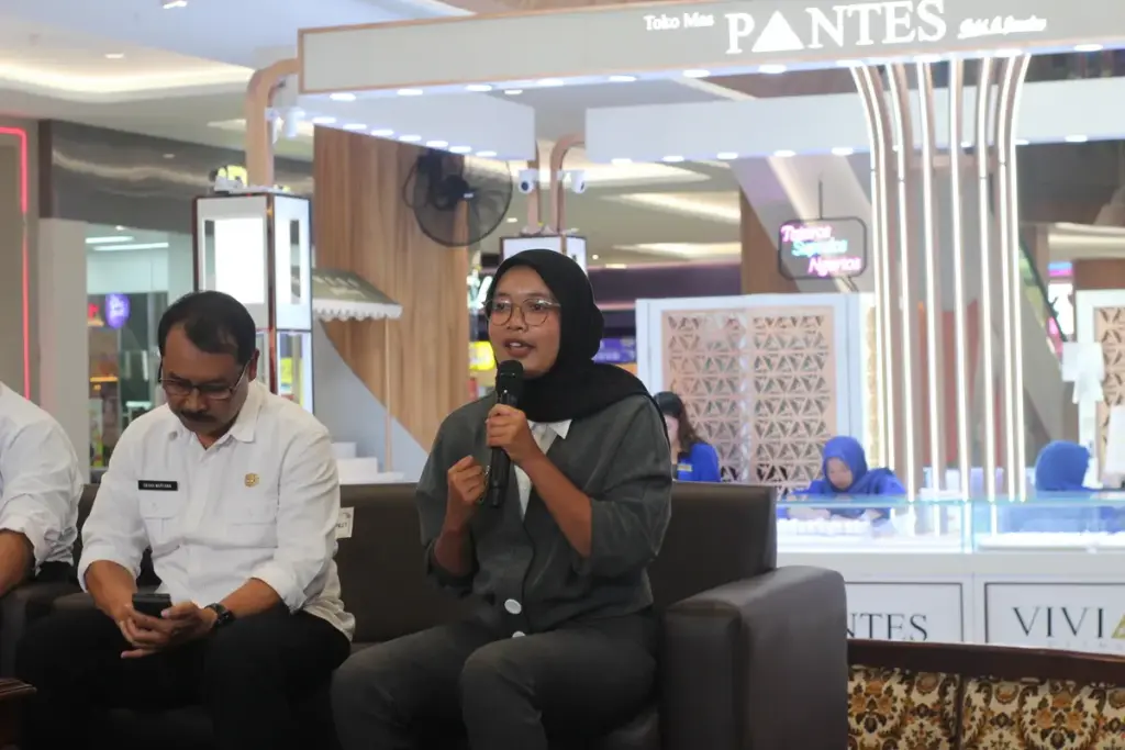 SEMAK Soroti Minimnya Waktu Orangtua Bersama Anak: Bagaimana Perlindungan Bisa Terwujud? Sekretariat Masyarakat Anak (SEMAK), Nenden Rosita