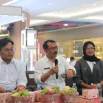 Kepala DPPKBPPA Garut, Yayan Waryana (tengah)