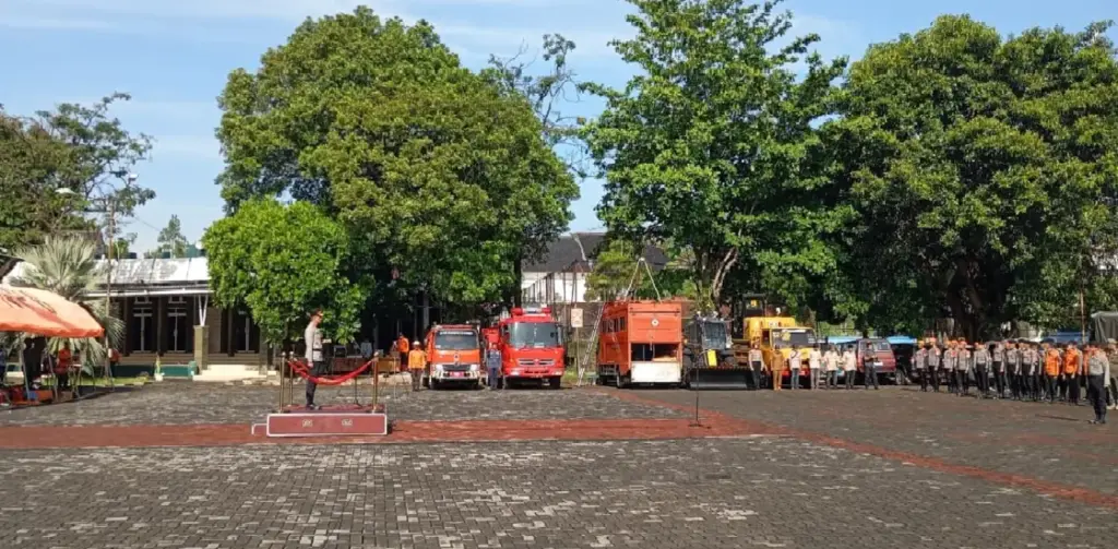 Garut Tingkatkan Kesiapsiagaan Hadapi Bencana, Pemkab Gelar Apel dan Simulasi Lapangan Apel dan gladi lapang kesiapsiagaan bencana hidrometeorologi dan gempa bumi di Kabupaten Garut