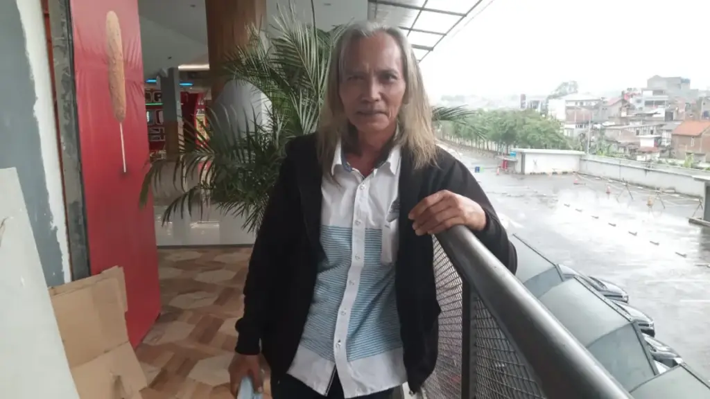 Iwan Muri Berharap Atensi Pemkab Garut untuk Menuju Rekor Dunia Iwan Muri, seniman rupa asal Kabupaten Garut